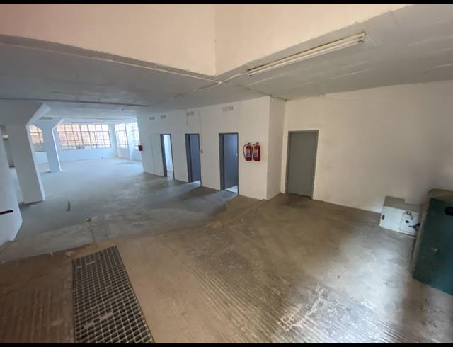 394M² WAREHOUSE TO LET IN BRIARDENE